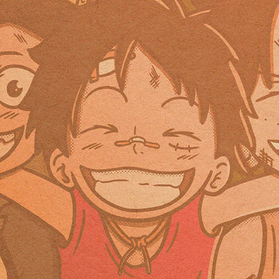 Gros plan sur Monkey.D.Luffy de l'affiche japonaise rétro vintage représentant Luffy, Ace et Sabo du manga One Piece dans un style Polaroid. Idéale pour une déco murale vintage. Création d'Enzo Beltoise